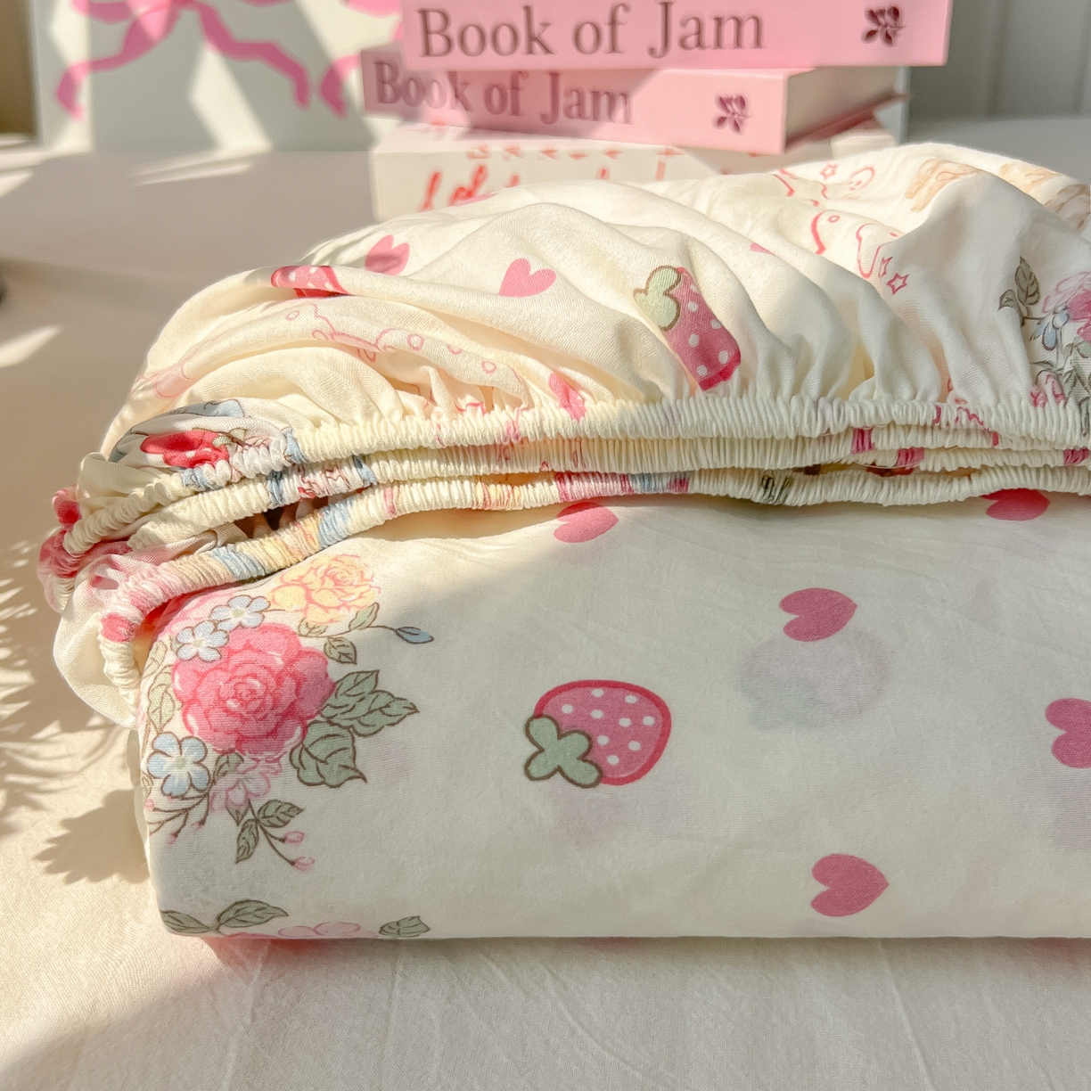 91家纺网 家纺一手货源 找家纺 韩巢家纺 2025新款超柔水洗棉印花床笠床笠单件单床笠学生宿舍专用热销款防滑床套 小熊玩偶屋