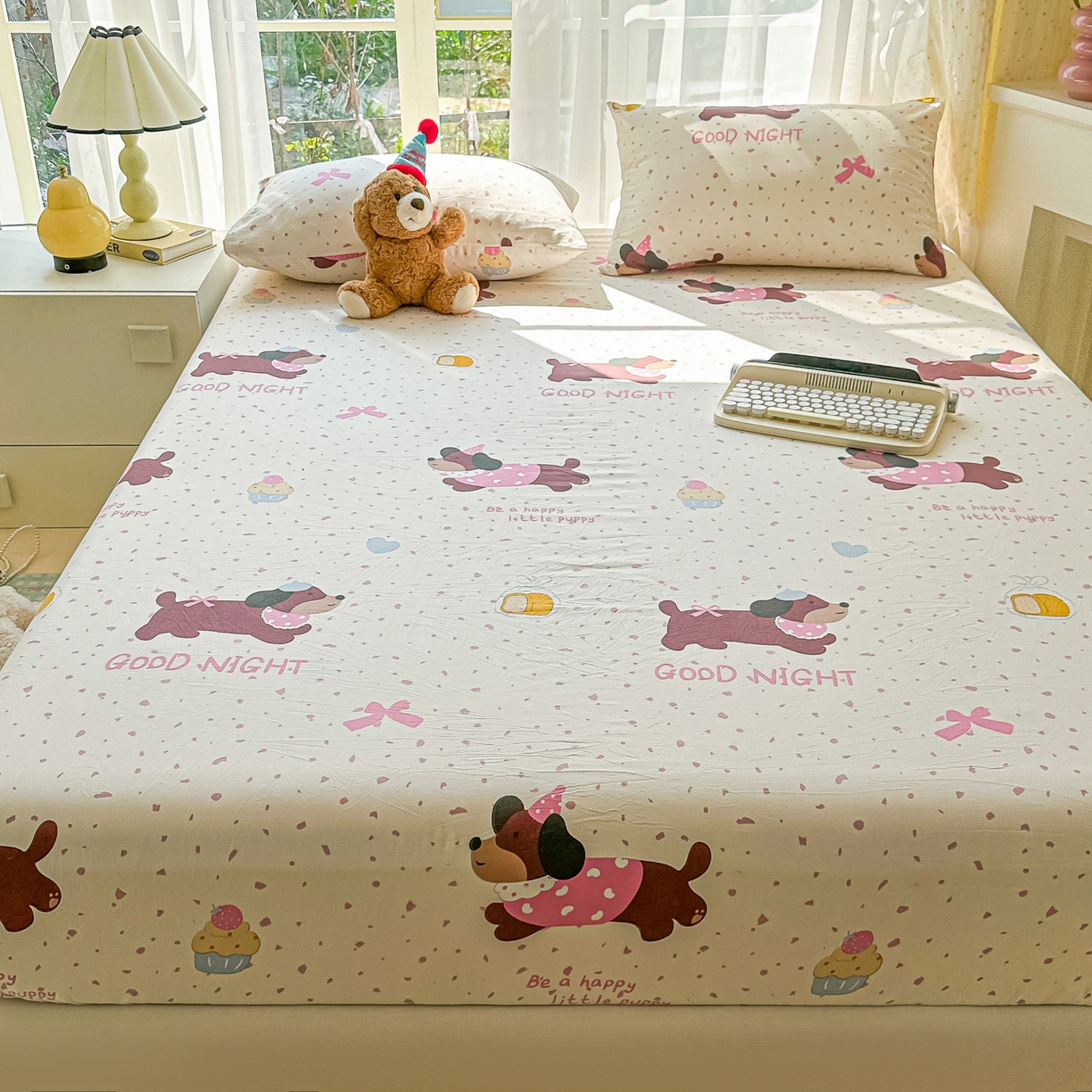 91家纺网 家纺一手货源 找家纺 韩巢家纺 2025新款超柔水洗棉印花床笠床笠单件单床笠学生宿舍专用热销款防滑床套 彩彩狗