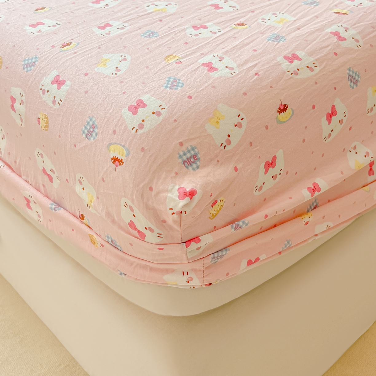 91家纺网 家纺一手货源 找家纺 韩巢家纺 2025新款超柔水洗棉印花床笠床笠单件单床笠学生宿舍专用热销款防滑床套 小小蛋糕猫