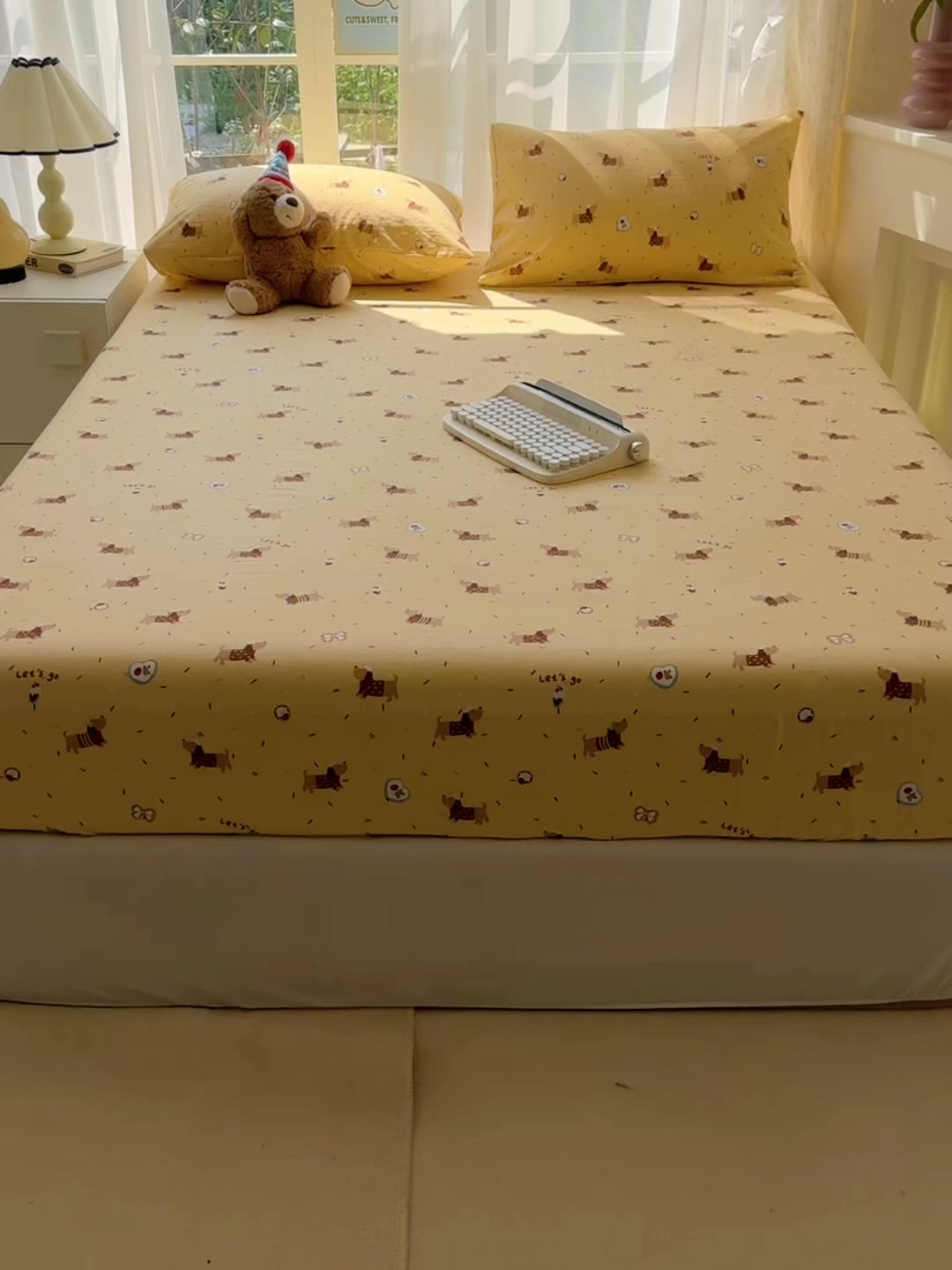 91家纺网 家纺一手货源 找家纺 韩巢家纺 2025新款超柔水洗棉印花床笠床笠单件单床笠学生宿舍专用热销款防滑床套 芝士小奶狗