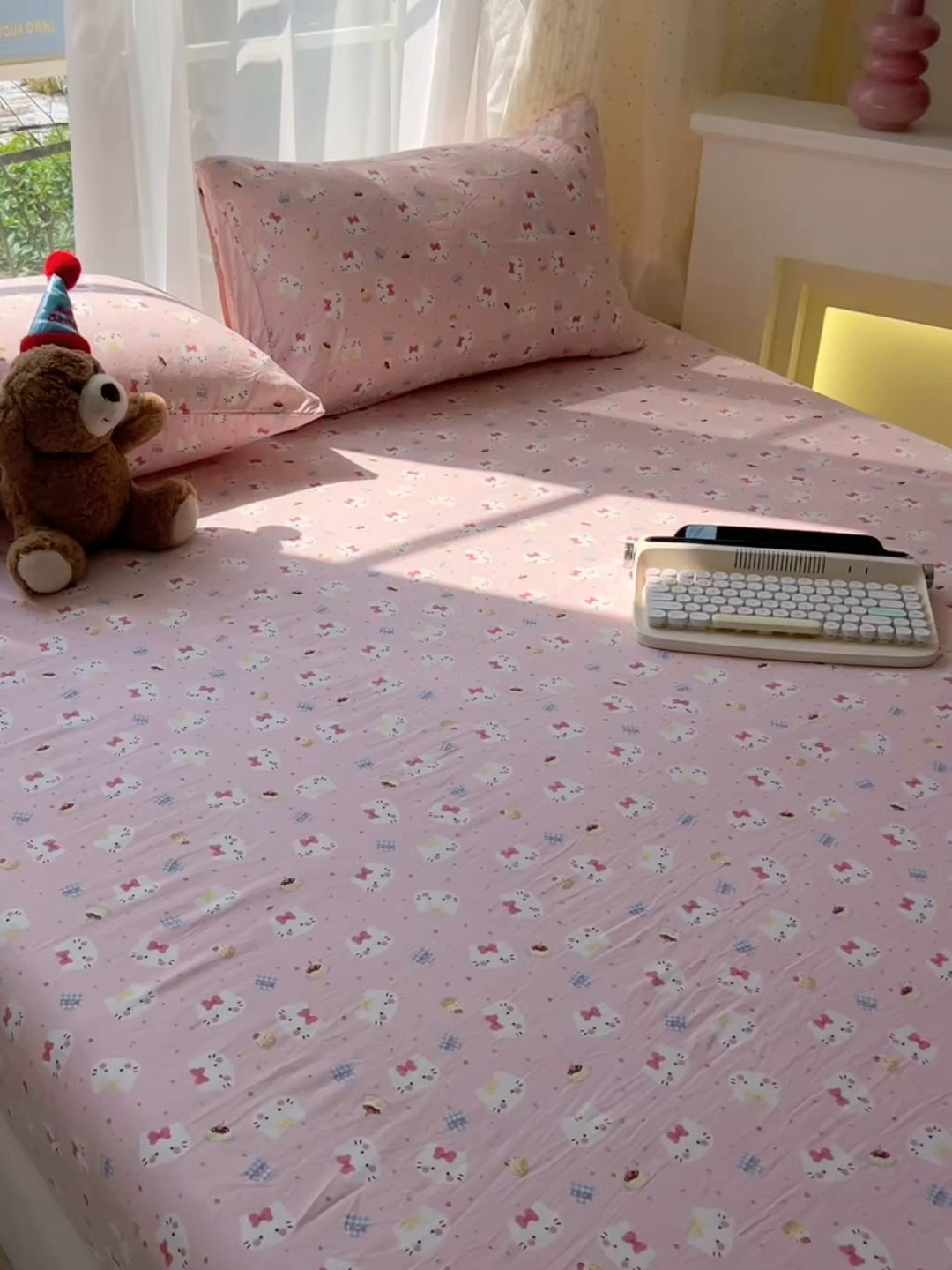 91家纺网 家纺一手货源 找家纺 韩巢家纺 2025新款超柔水洗棉印花床笠床笠单件单床笠学生宿舍专用热销款防滑床套 小小蛋糕猫