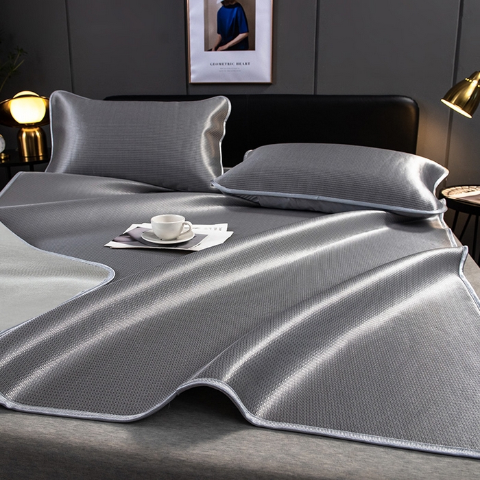 91家纺网 家纺一手货源 找家纺 莱家富 2025新款碳光席普通款小包边冰丝席 浅灰普通款