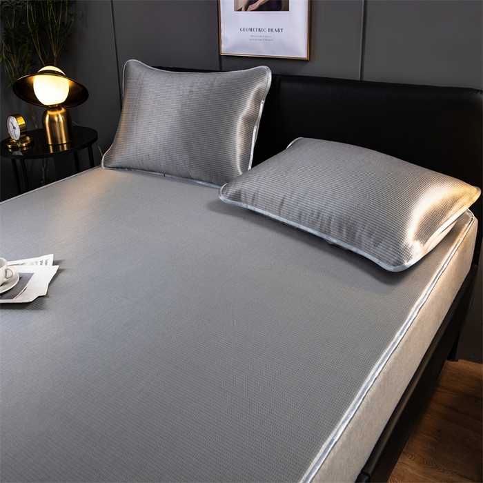 91家纺网 家纺一手货源 找家纺 莱家富 2025新款碳光席普通款小包边冰丝席 浅灰普通款