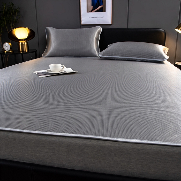 91家纺网 家纺一手货源 找家纺 莱家富 2025新款碳光席普通款小包边冰丝席 浅灰普通款