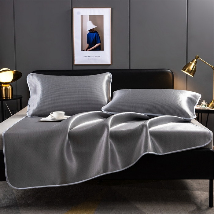 91家纺网 家纺一手货源 找家纺 莱家富 2025新款碳光席普通款小包边冰丝席 浅灰普通款