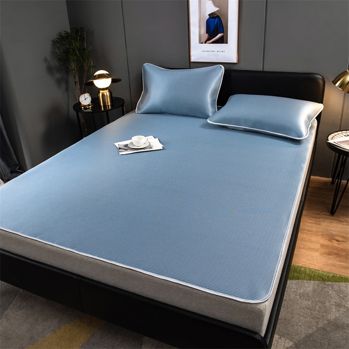 91家纺网 家纺一手货源 找家纺 莱家富 2025新款碳光席普通款小包边冰丝席 深蓝普通款