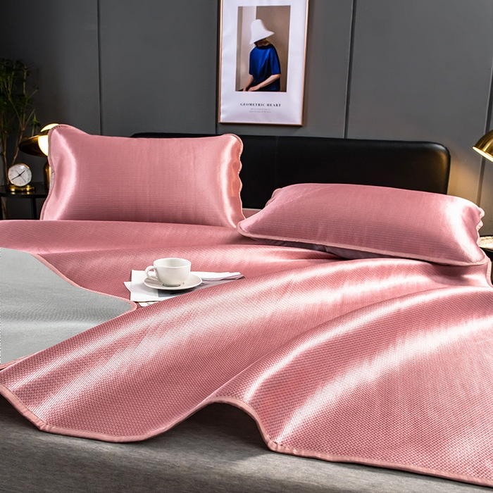 91家纺网 家纺一手货源 找家纺 莱家富 2025新款碳光席普通款小包边冰丝席 烟粉普通款