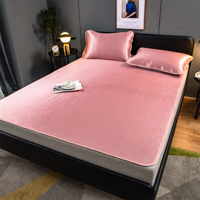 91家纺网 家纺一手货源 找家纺 莱家富 2025新款碳光席普通款小包边冰丝席 烟粉普通款