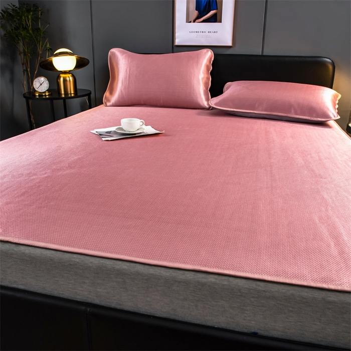 91家纺网 家纺一手货源 找家纺 莱家富 2025新款碳光席普通款小包边冰丝席 烟粉普通款