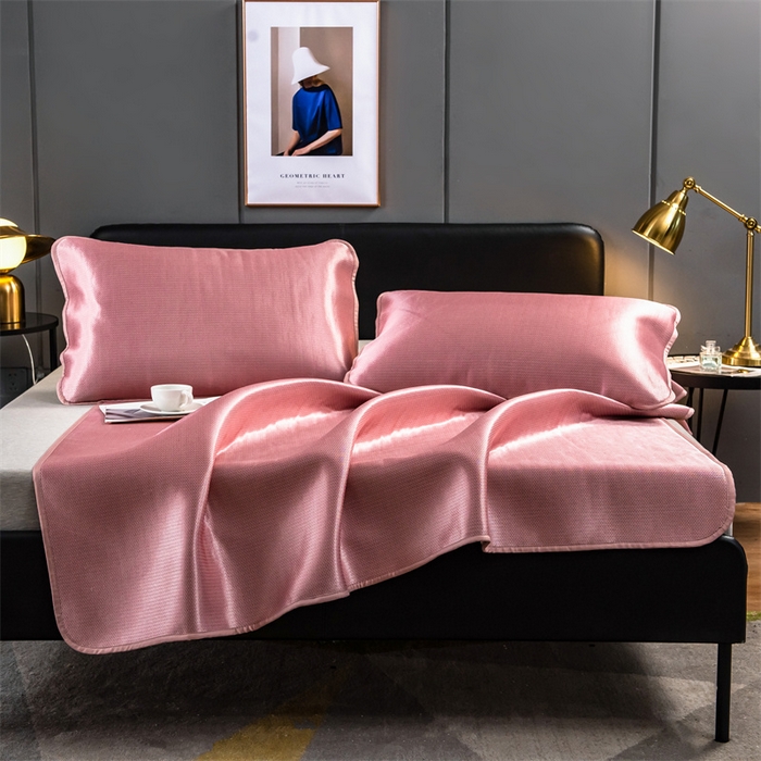 91家纺网 家纺一手货源 找家纺 莱家富 2025新款碳光席普通款小包边冰丝席 烟粉普通款