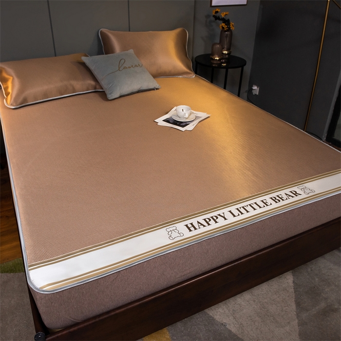 91家纺网 家纺一手货源 找家纺 莱家富 2025新款碳光席普通款小包边冰丝席 咖色小熊包边款