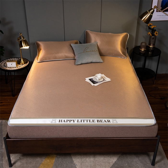 91家纺网 家纺一手货源 找家纺 莱家富 2025新款碳光席普通款小包边冰丝席 咖色小熊包边款