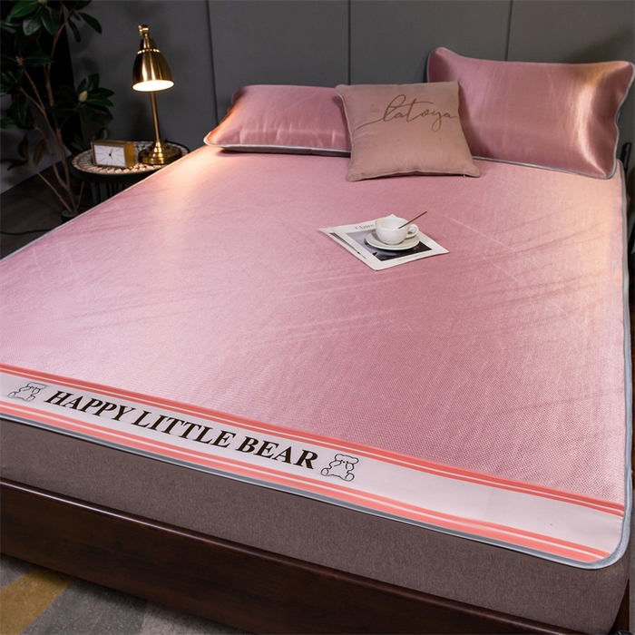 91家纺网 家纺一手货源 找家纺 莱家富 2025新款碳光席普通款小包边冰丝席 粉色小熊包边款