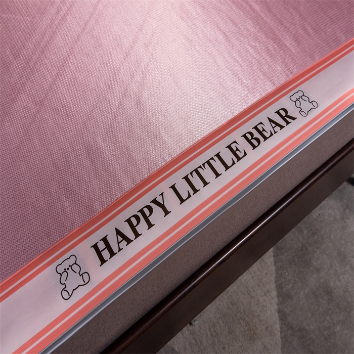 91家纺网 家纺一手货源 找家纺 莱家富 2025新款碳光席普通款小包边冰丝席 粉色小熊包边款