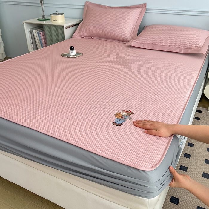 91家纺网 家纺一手货源 找家纺 莱家富 2025新款乙纶冰豆豆凉席冰丝席-多比来了 多比来了-粉玉床笠