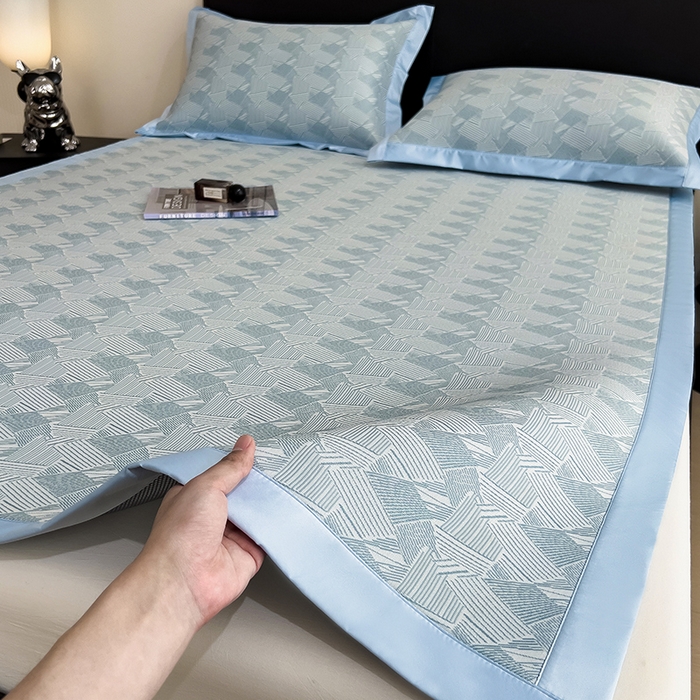 91家纺网 家纺一手货源 找家纺 莱家富 2025新款乙纶凉席冰丝席-银羽流光 蓝逸韵笺-淡雅蓝床席