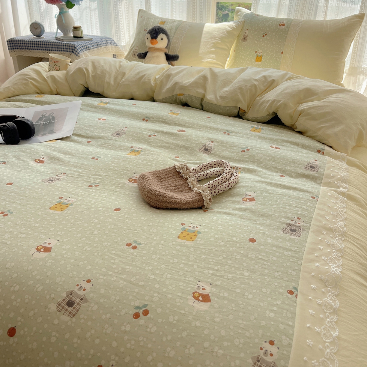 91家纺网 家纺一手货源 找家纺 盼季家纺 2025新款柔软亲肤活性印花雪纺花边四件套 雪纺花边-萌宠熊熊