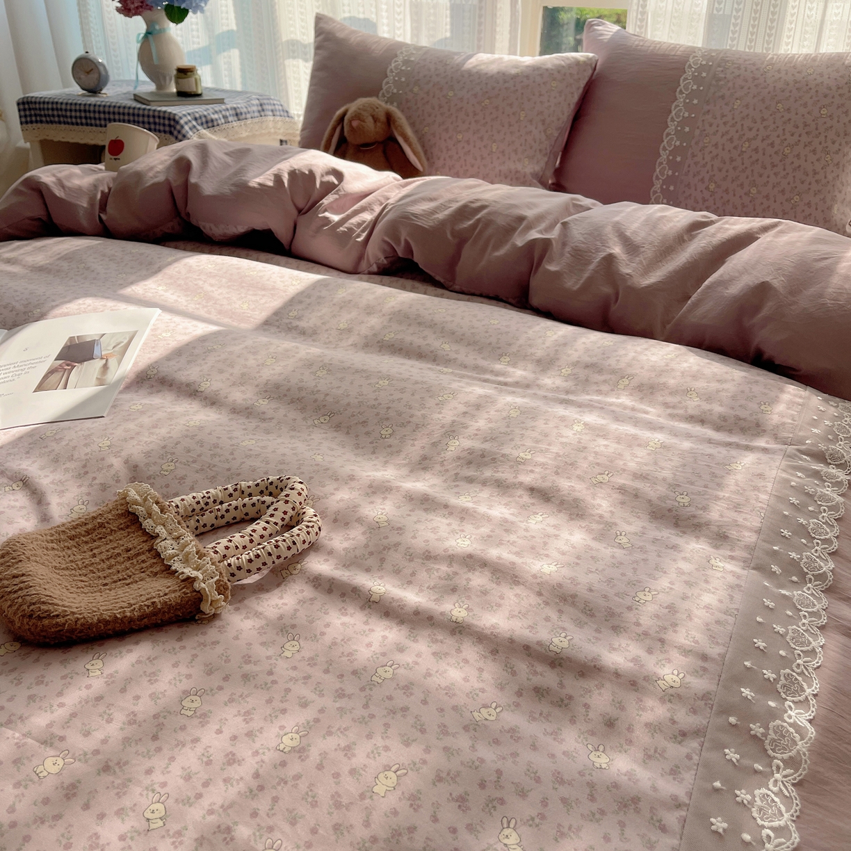 91家纺网 家纺一手货源 找家纺 盼季家纺 2025新款柔软亲肤活性印花雪纺花边四件套 雪纺花边-碎花紫兔