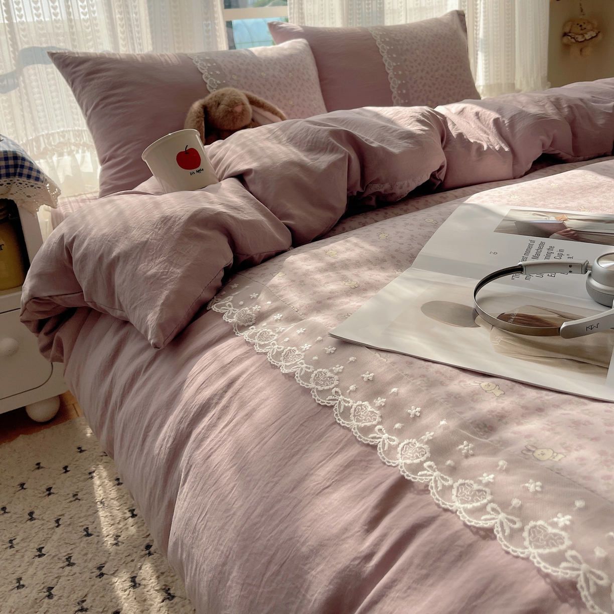 91家纺网 家纺一手货源 找家纺 盼季家纺 2025新款柔软亲肤活性印花雪纺花边四件套 雪纺花边-碎花紫兔