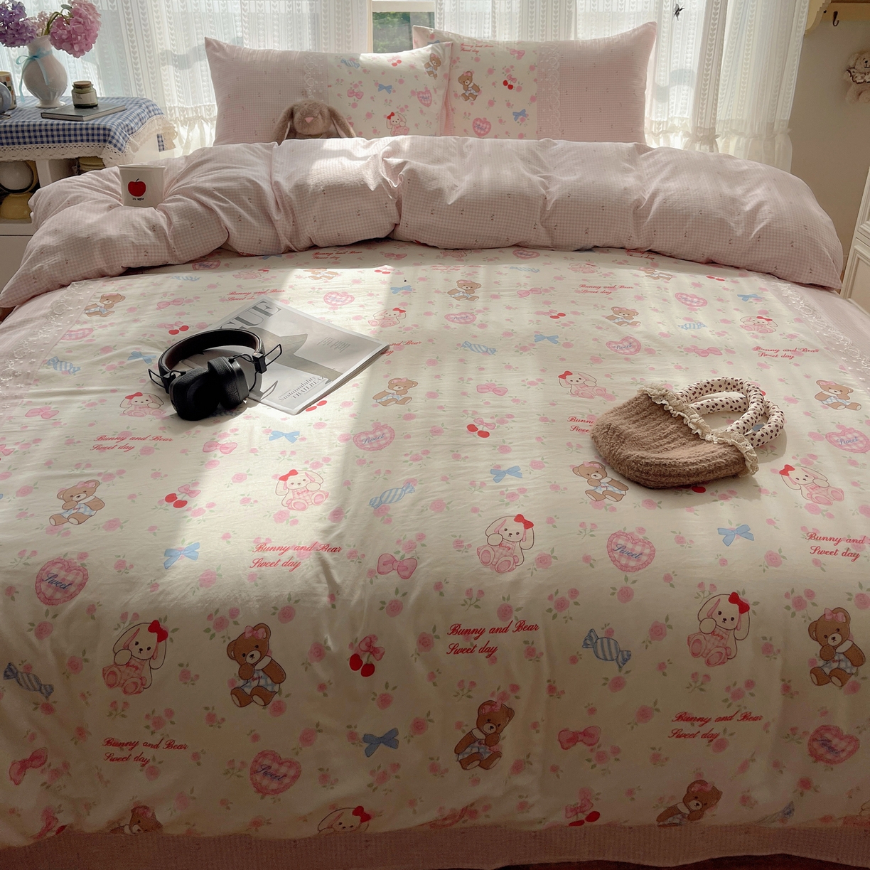 91家纺网 家纺一手货源 找家纺 盼季家纺 2025新款柔软亲肤活性印花雪纺花边四件套 雪纺花边-小熊花苑