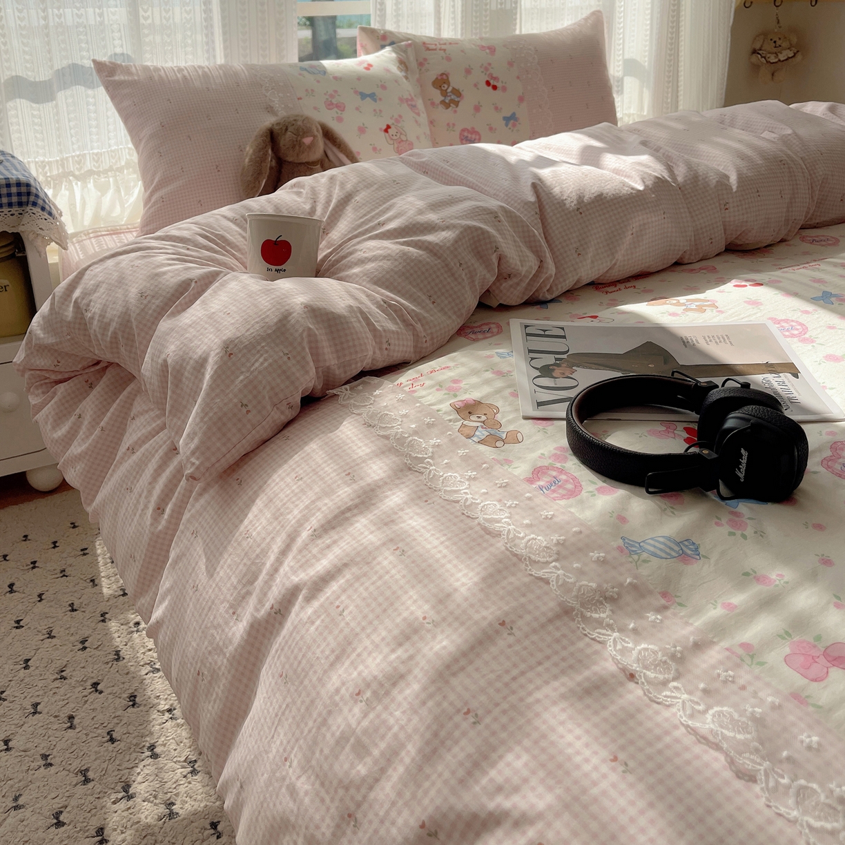 91家纺网 家纺一手货源 找家纺 盼季家纺 2025新款柔软亲肤活性印花雪纺花边四件套 雪纺花边-小熊花苑