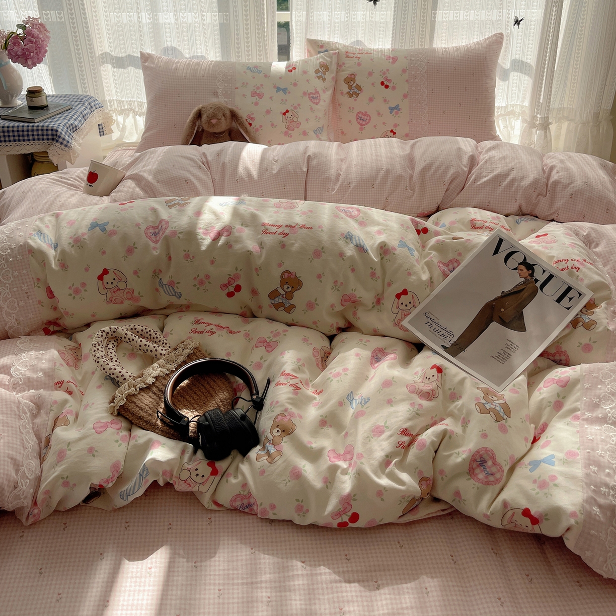 91家纺网 家纺一手货源 找家纺 盼季家纺 2025新款柔软亲肤活性印花雪纺花边四件套 雪纺花边-小熊花苑