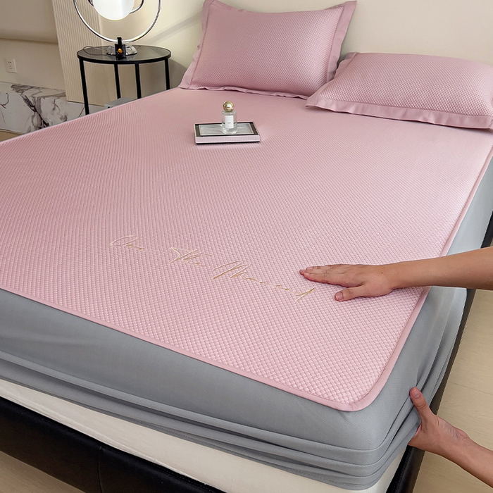 91家纺网 家纺一手货源 找家纺 莱家富 2025新款A类9D乙纶冰豆豆凉席冰丝席-万丽和 万丽和-婴儿粉床笠款