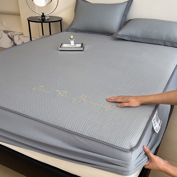 91家纺网 家纺一手货源 找家纺 莱家富 2025新款A类9D乙纶冰豆豆凉席冰丝席-万丽和 万丽和-气质灰-床笠款