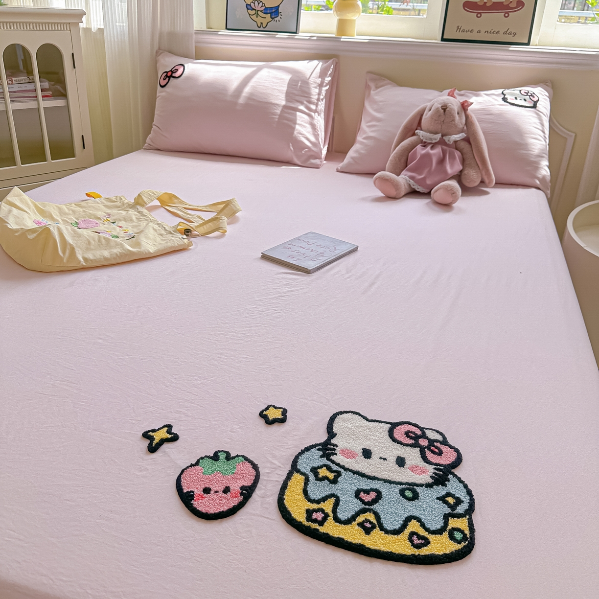 91家纺网 家纺一手货源 找家纺 盼季家纺 2025新款水洗棉毛巾绣床笠系列（提供买家秀） 毛巾绣床笠-莓莓蛋糕猫