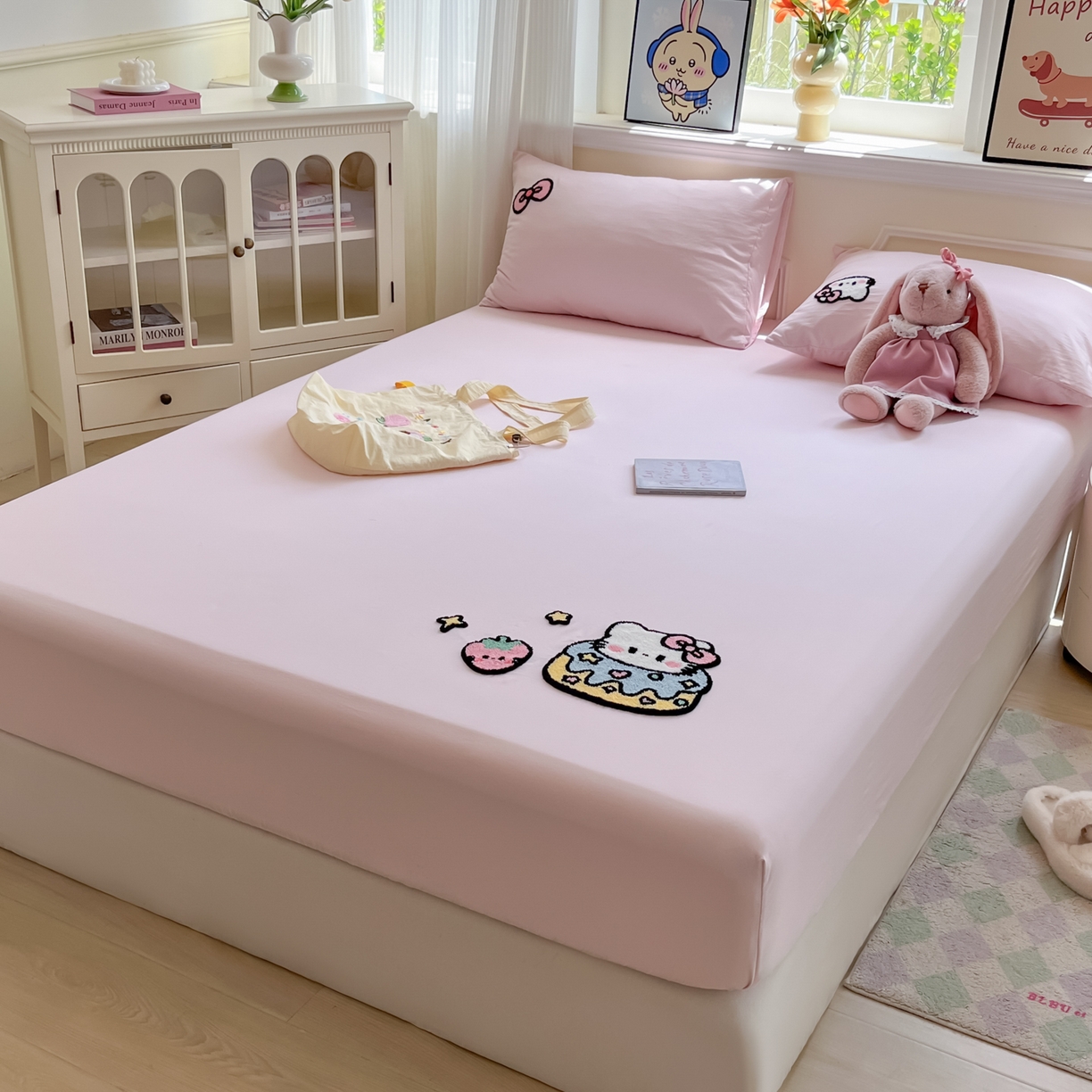 91家纺网 家纺一手货源 找家纺 盼季家纺 2025新款水洗棉毛巾绣床笠系列（提供买家秀） 毛巾绣床笠-莓莓蛋糕猫