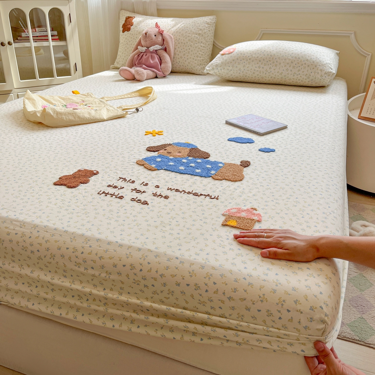 91家纺网 家纺一手货源 找家纺 盼季家纺 2025新款水洗棉毛巾绣床笠系列（提供买家秀） 毛巾绣床笠-奔跑吧小狗