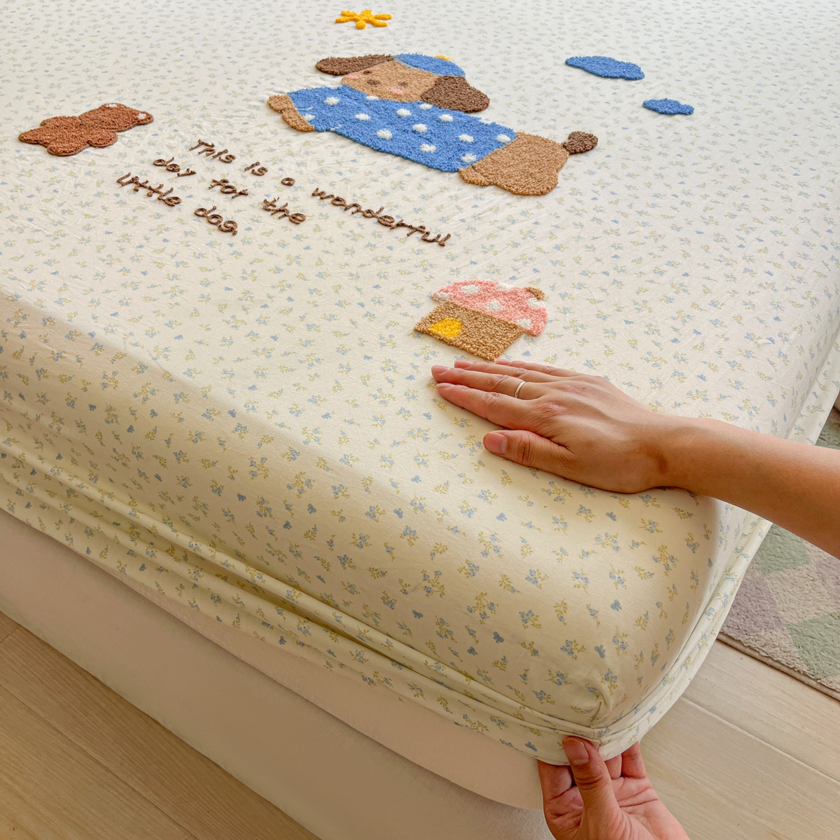 91家纺网 家纺一手货源 找家纺 盼季家纺 2025新款水洗棉毛巾绣床笠系列（提供买家秀） 毛巾绣床笠-奔跑吧小狗