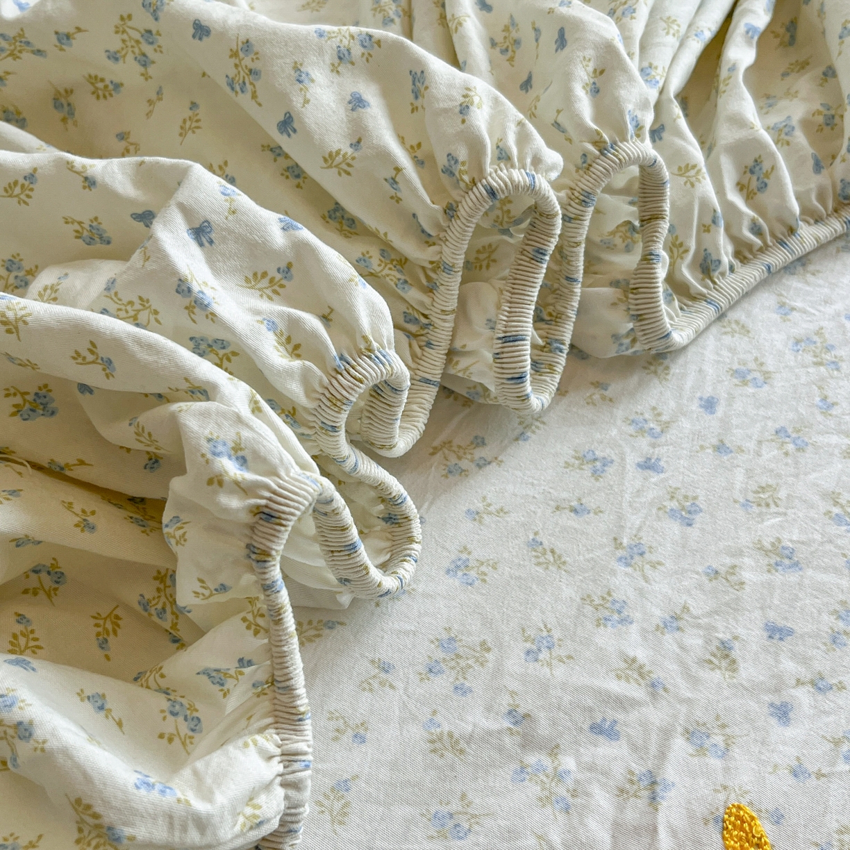 91家纺网 家纺一手货源 找家纺 盼季家纺 2025新款水洗棉毛巾绣床笠系列（提供买家秀） 毛巾绣床笠-奔跑吧小狗