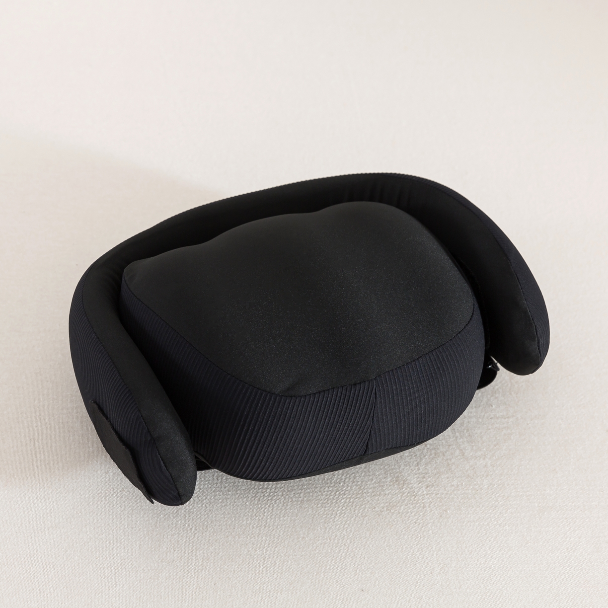 91家纺网 家纺一手货源 找家纺 境月枕芯坊2025新款动感护颈枕 暗黑