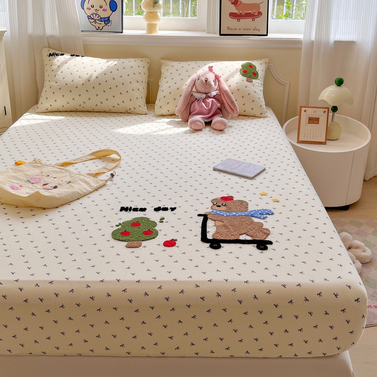 91家纺网 家纺一手货源 找家纺 盼季家纺 2025新款水洗棉毛巾绣床笠系列（提供买家秀） 毛巾绣床笠-滑板小熊