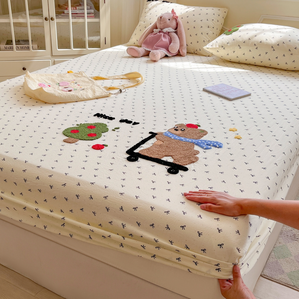 91家纺网 家纺一手货源 找家纺 盼季家纺 2025新款水洗棉毛巾绣床笠系列（提供买家秀） 毛巾绣床笠-滑板小熊