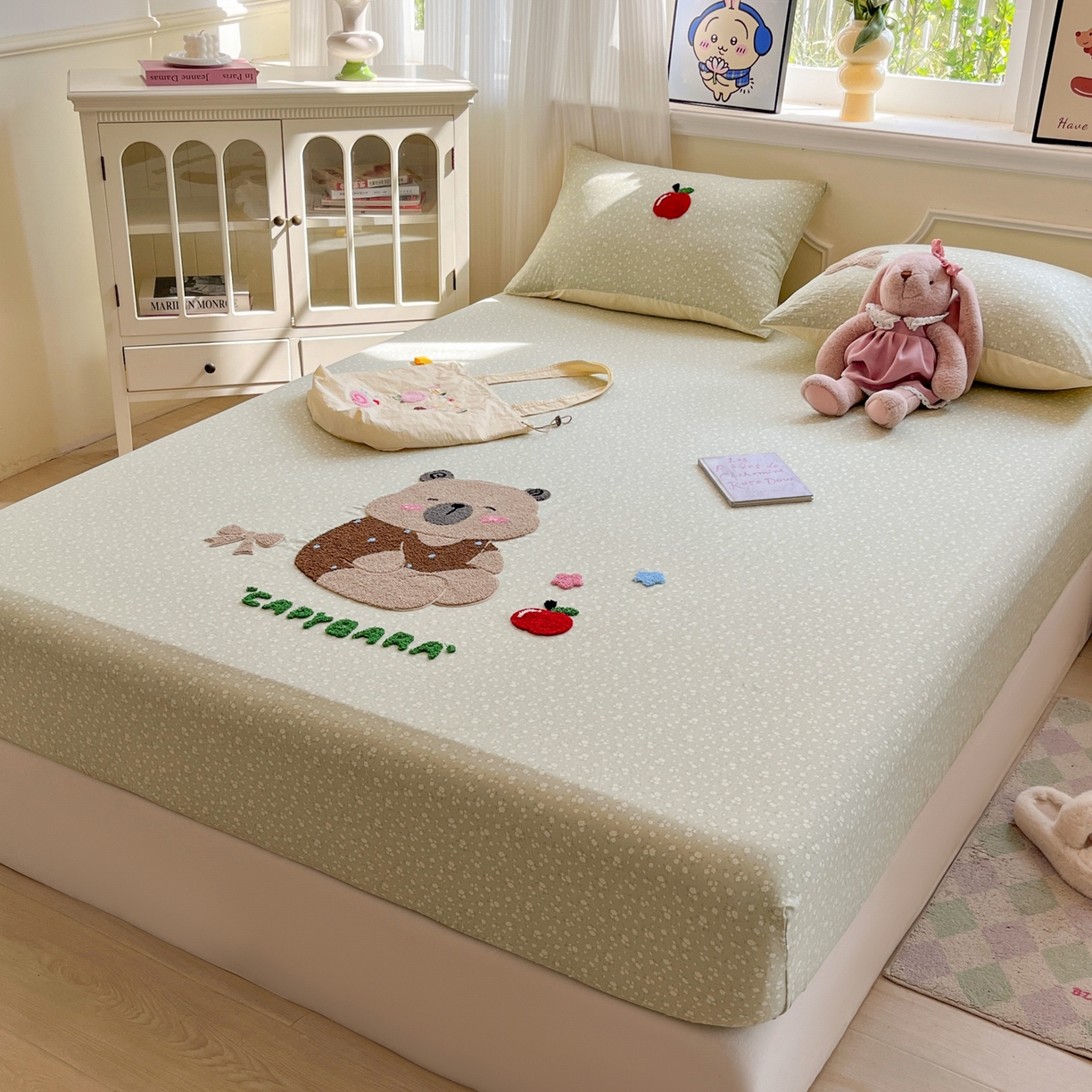 91家纺网 家纺一手货源 找家纺 盼季家纺 2025新款水洗棉毛巾绣床笠系列（提供买家秀） 毛巾绣床笠-懒懒熊