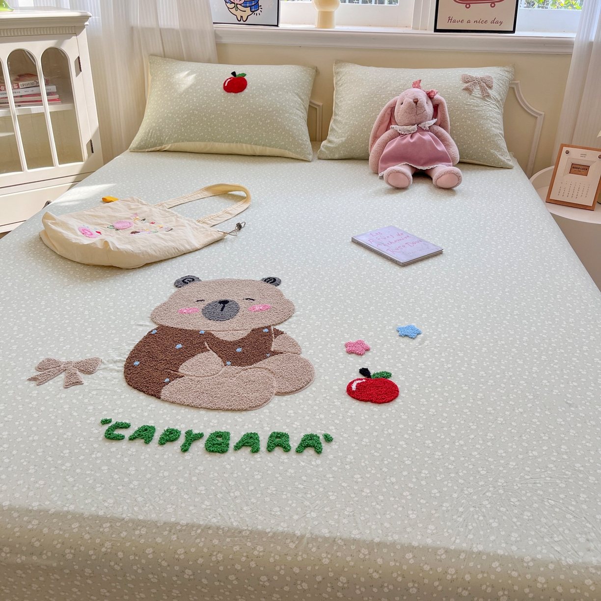 91家纺网 家纺一手货源 找家纺 盼季家纺 2025新款水洗棉毛巾绣床笠系列（提供买家秀） 毛巾绣床笠-懒懒熊