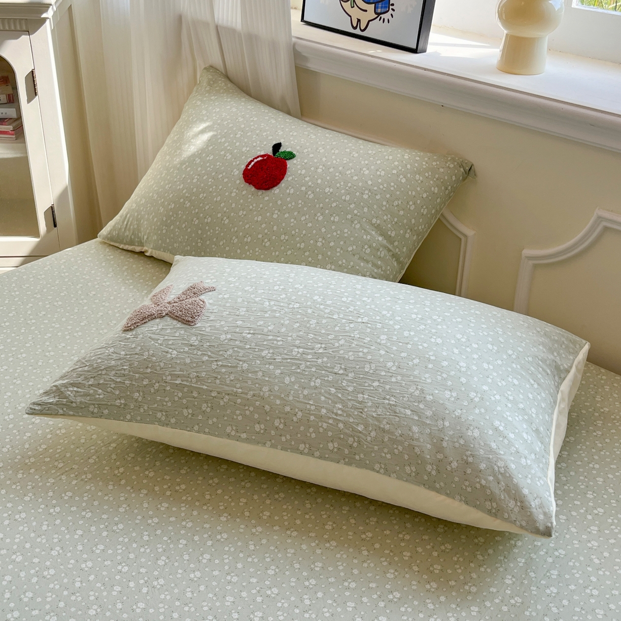 91家纺网 家纺一手货源 找家纺 盼季家纺 2025新款水洗棉毛巾绣床笠系列（提供买家秀） 毛巾绣床笠-懒懒熊