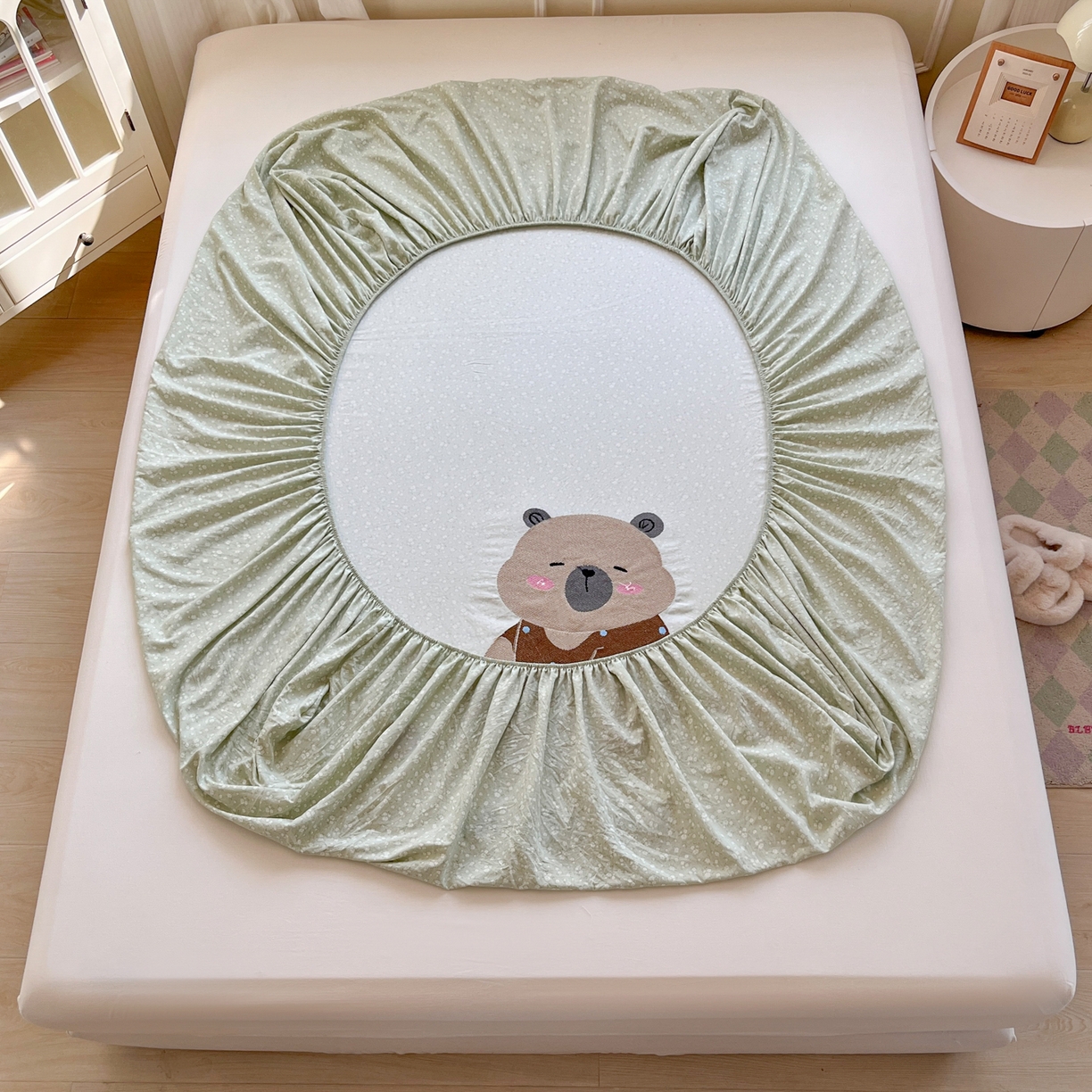 91家纺网 家纺一手货源 找家纺 盼季家纺 2025新款水洗棉毛巾绣床笠系列（提供买家秀） 毛巾绣床笠-懒懒熊