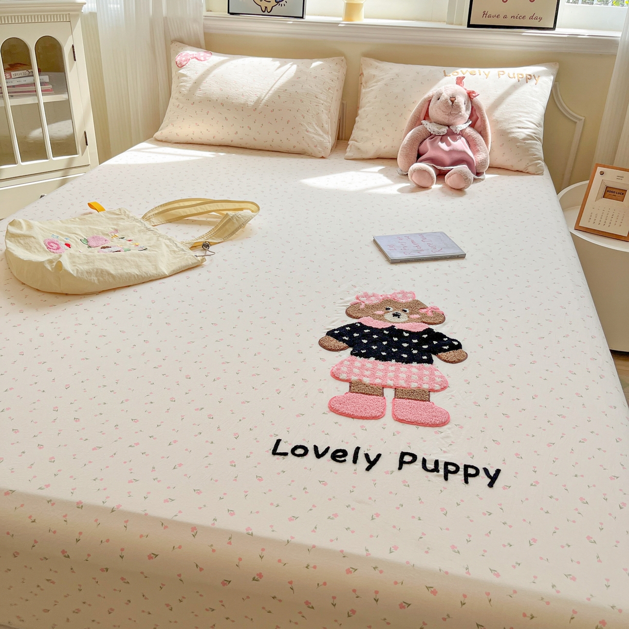 91家纺网 家纺一手货源 找家纺 盼季家纺 2025新款水洗棉毛巾绣床笠系列（提供买家秀） 毛巾绣床笠-萌萌狗