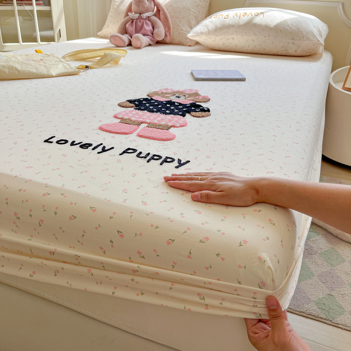 91家纺网 家纺一手货源 找家纺 盼季家纺 2025新款水洗棉毛巾绣床笠系列（提供买家秀） 毛巾绣床笠-萌萌狗