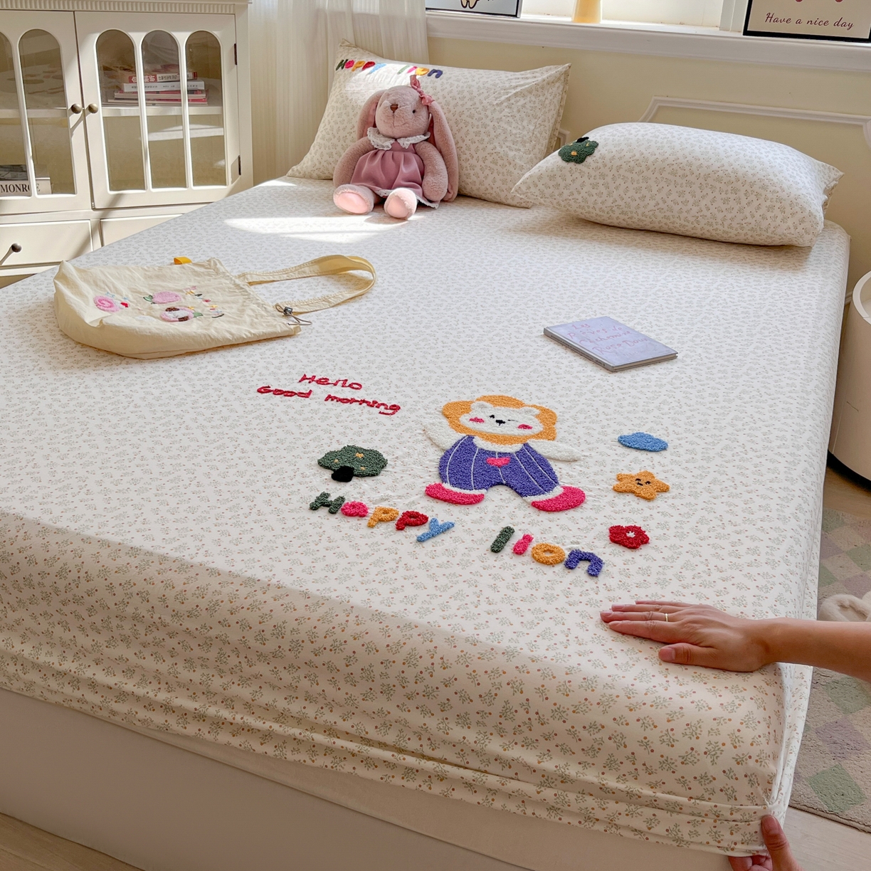 91家纺网 家纺一手货源 找家纺 盼季家纺 2025新款水洗棉毛巾绣床笠系列（提供买家秀） 毛巾绣床笠-萌萌狮