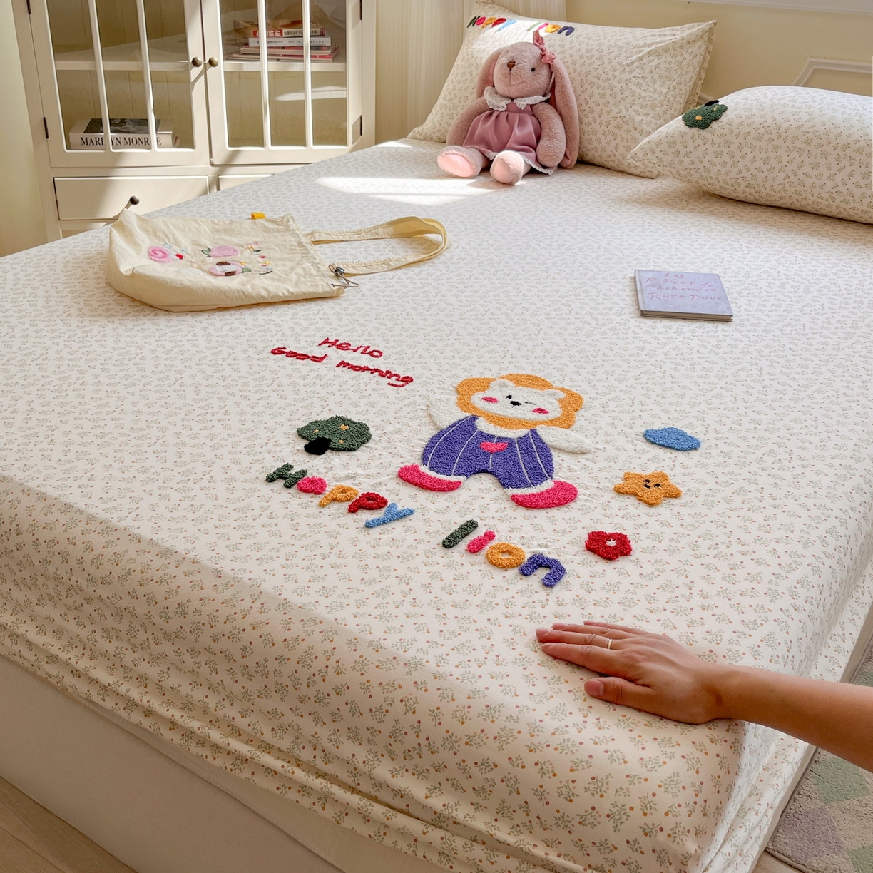 91家纺网 家纺一手货源 找家纺 盼季家纺 2025新款水洗棉毛巾绣床笠系列（提供买家秀） 毛巾绣床笠-萌萌狮