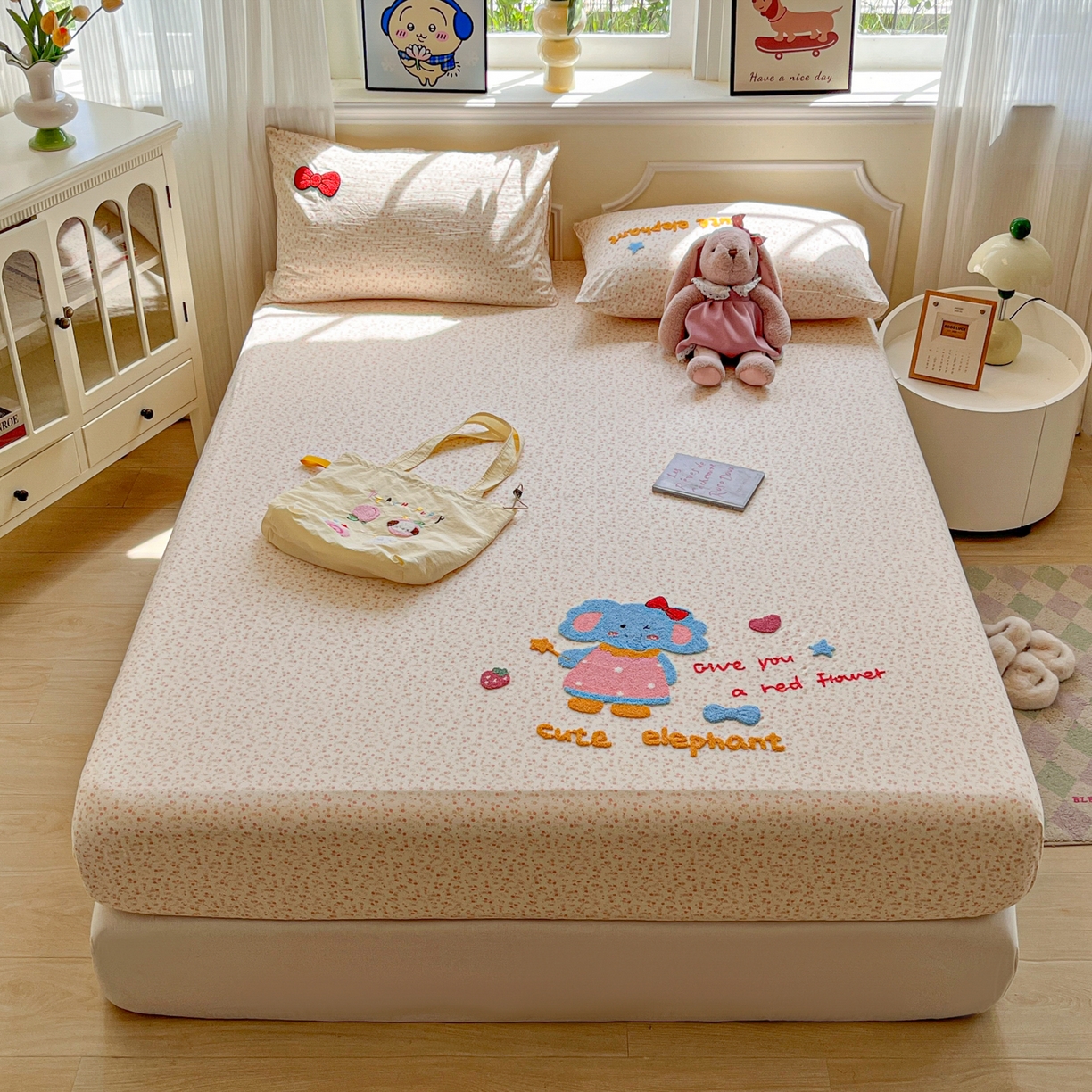 91家纺网 家纺一手货源 找家纺 盼季家纺 2025新款水洗棉毛巾绣床笠系列（提供买家秀） 毛巾绣床笠-碎花粉小象