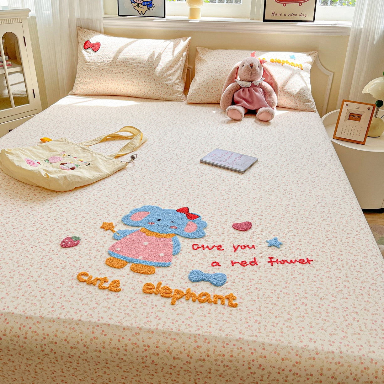 91家纺网 家纺一手货源 找家纺 盼季家纺 2025新款水洗棉毛巾绣床笠系列（提供买家秀） 毛巾绣床笠-碎花粉小象