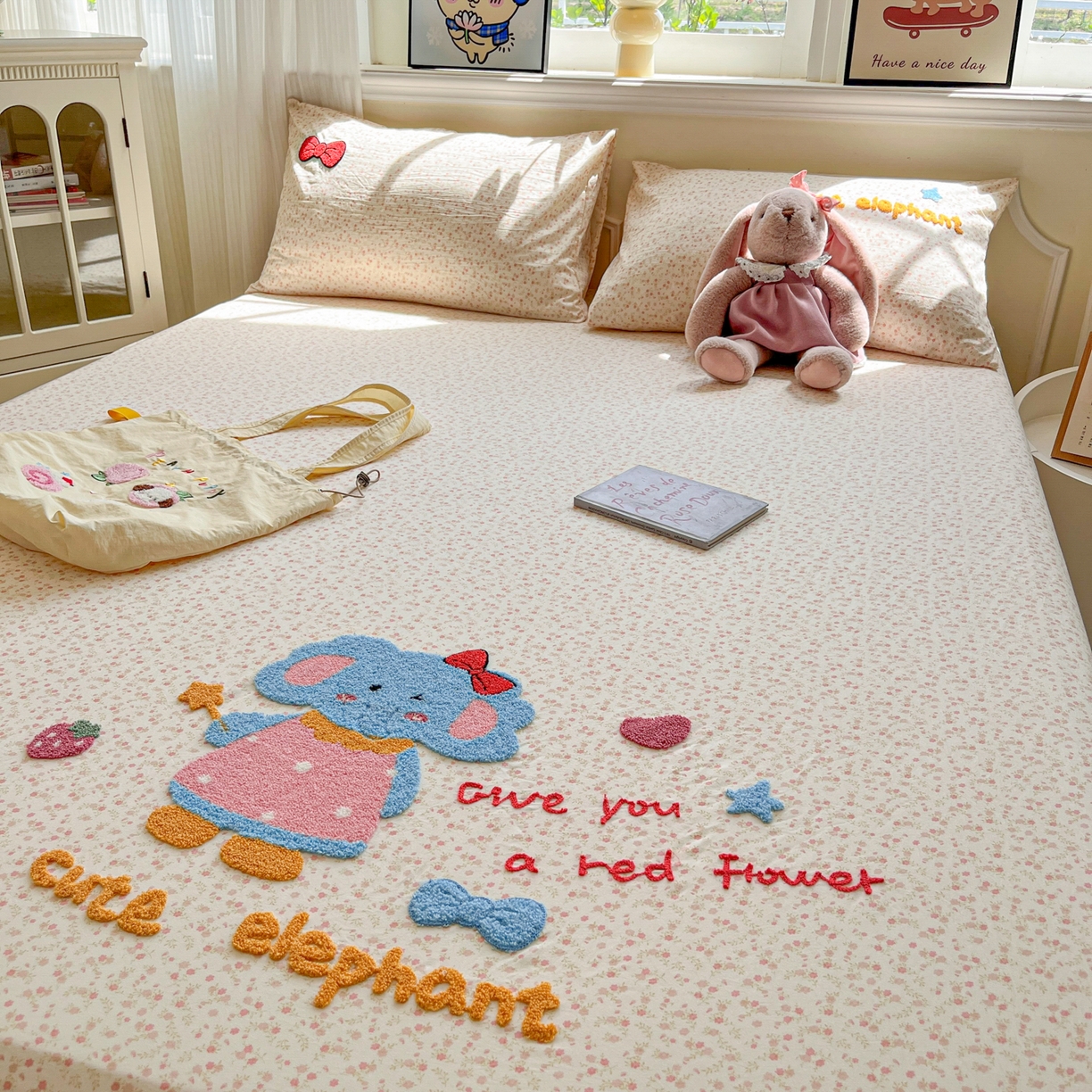 91家纺网 家纺一手货源 找家纺 盼季家纺 2025新款水洗棉毛巾绣床笠系列（提供买家秀） 毛巾绣床笠-碎花粉小象