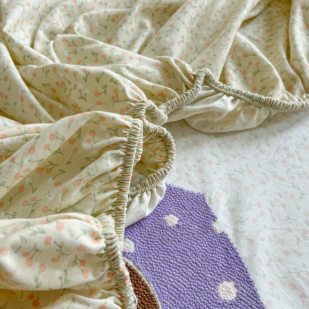 91家纺网 家纺一手货源 找家纺 盼季家纺 2025新款水洗棉毛巾绣床笠系列（提供买家秀） 毛巾绣床笠-元气少女