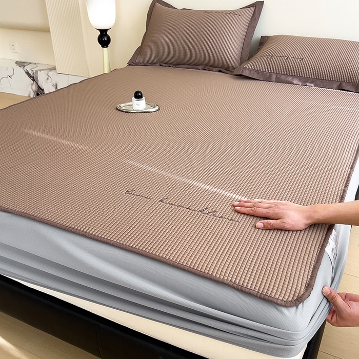 91家纺网 家纺一手货源 找家纺 莱家富 2025新款A类9D乙纶冰豆豆凉席冰丝席-暮野 暮野-时尚咖-床笠款