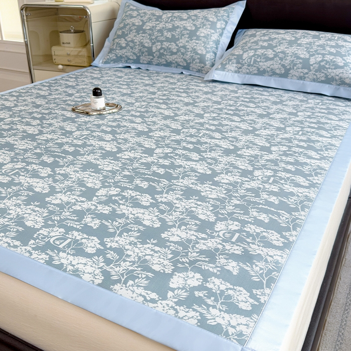 91家纺网 家纺一手货源 找家纺 莱家富 2025新款A类乙纶凉席冰丝席-繁花 繁花-天空蓝床席